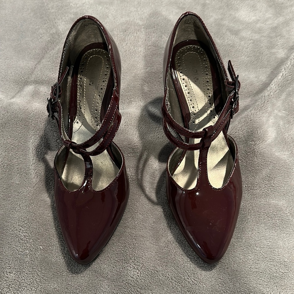 Women’s berry patent leather heels - size 7.5 US